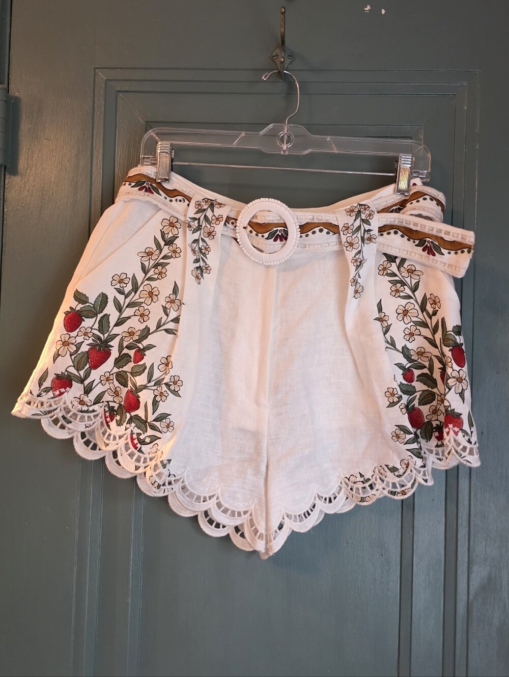 FARM Rio White Floral & Strawberry High-Waist Scalloped Shorts With Belt - Picture 3 of 8